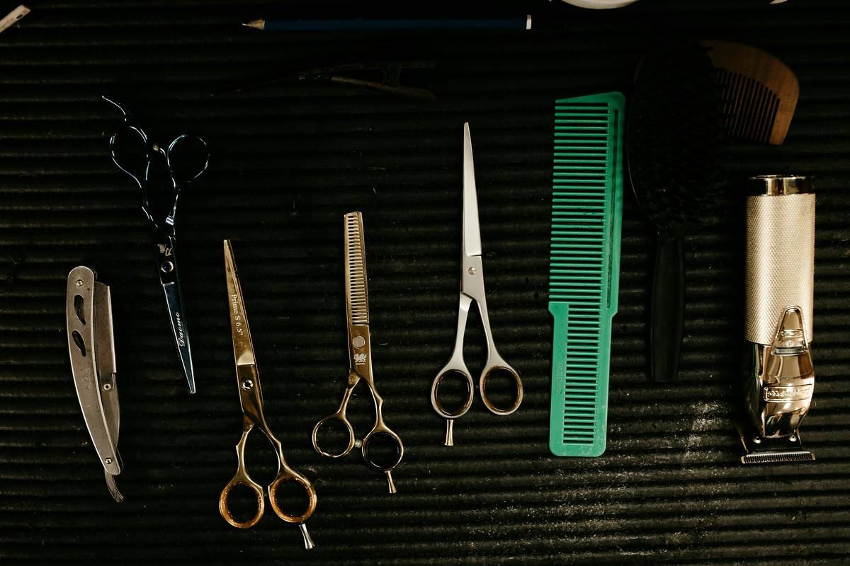 Microscopic comparison: cleanly cut beard hair vs. crushed/frayed hair from dull scissors